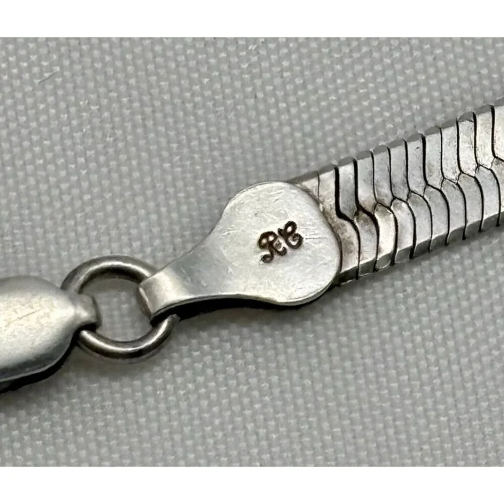Vintage Sterling Silver Herringbone Bracelet Made in Italy With Maker's Hallmark - Picture 3 of 14